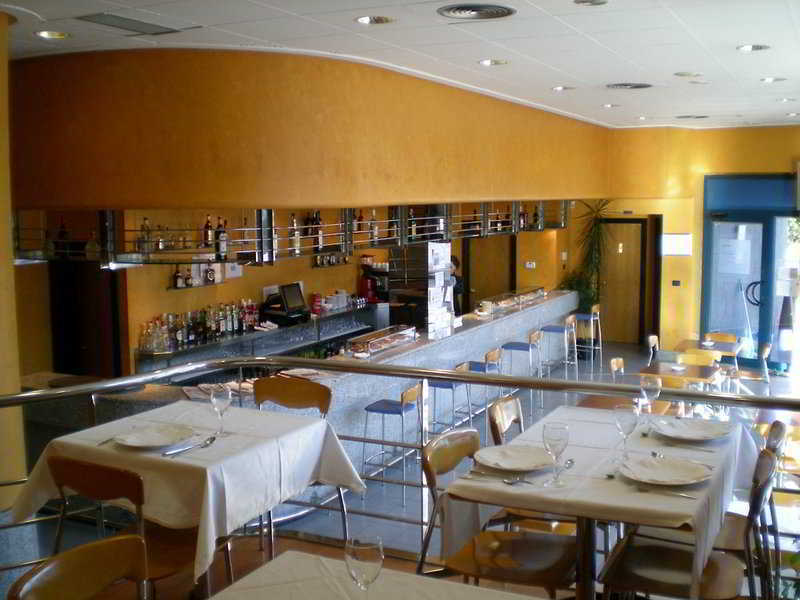 Aparthotel Campus Oviedo Restaurant photo