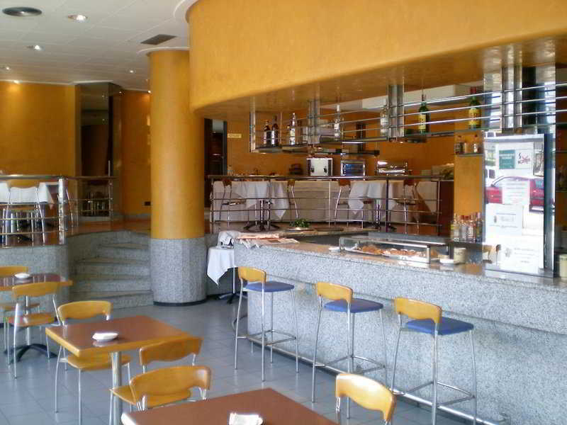 Aparthotel Campus Oviedo Restaurant photo